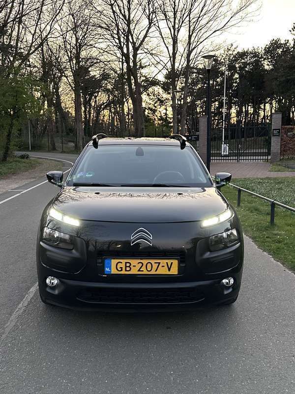 Zwart Gebruikt 2015 Citroën C4 Cactus PureTech Hatchback | € 5.800 (Eerlijke prijs) - Afbeelding 1/4