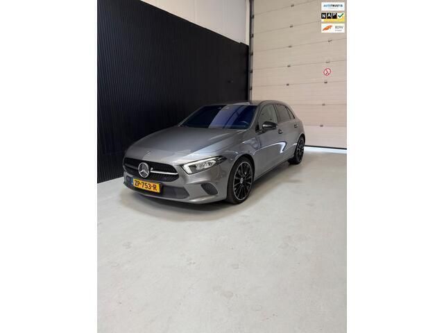 Grijs Gebruikt 2018 Mercedes A180 Premium Plus Hatchback | € 22.950 (Duur) - Afbeelding 1/4