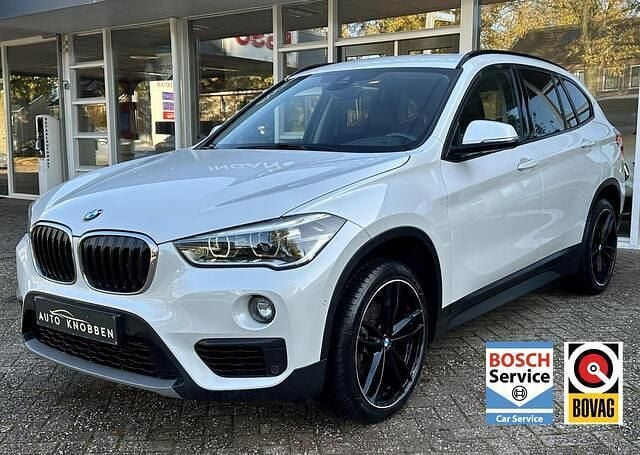 Zwart Gebruikt 2019 BMW X1 Executive SUV | € 17.950 (Goede deal) - Afbeelding 1/4