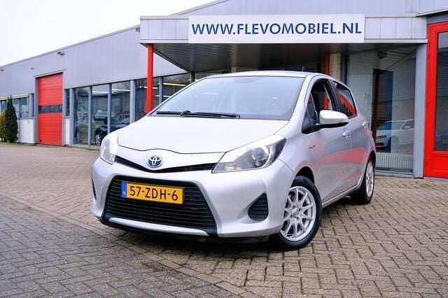 Occasion Toyota Yaris 75 PK (55 kW) 2012 Grijs Hatchback