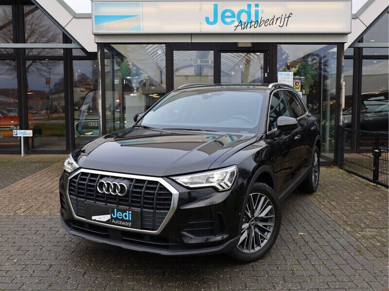 Zwart Gebruikt 2021 Audi Q3 Advanced SUV | € 42.950 - Afbeelding 1/4
