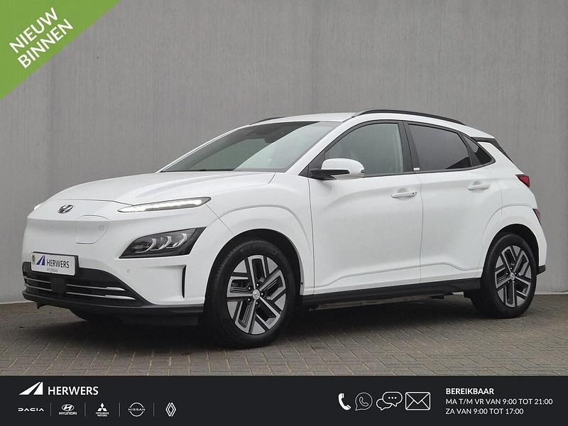 Polar white (pyw) Gebruikt 2021 Hyundai Kona Premium SUV | € 21.885 (Duur) - Afbeelding 1/4