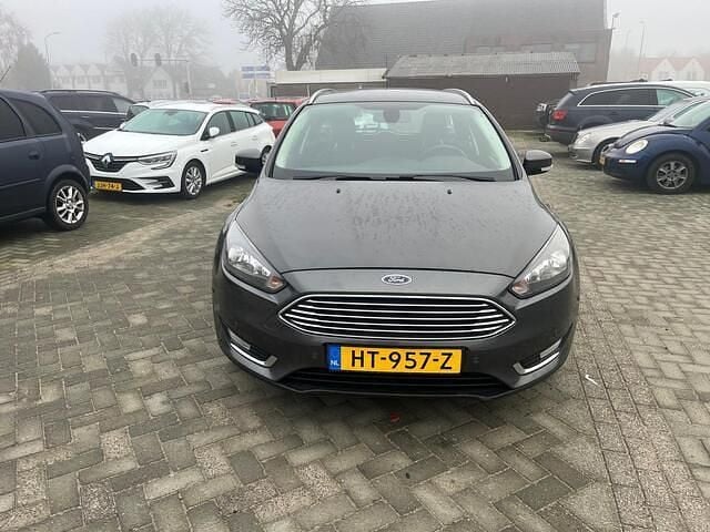 Grijs Gebruikt 2016 Ford Focus Titanium Stationwagen | € 7.950 (Goede deal) - Afbeelding 1/4