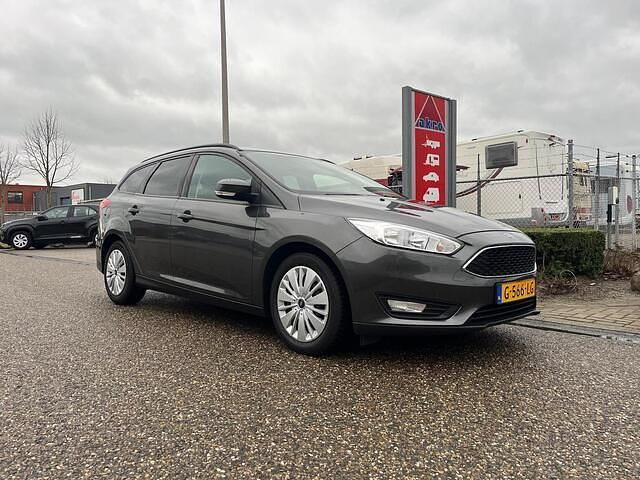 Grijs Occasion 2016 Ford Focus Titanium Stationwagen | € 9.750 (Eerlijke prijs) - Afbeelding 1/4