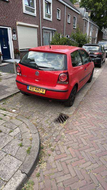 Rood Gebruikt 2009 VW Polo Hatchback | € 2.000 (Super prijs) - Afbeelding 1/4