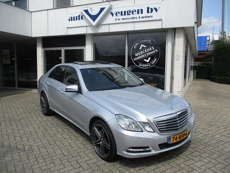 Grijs Gebruikt 2011 Mercedes E350 Elegance Sedan | € 22.950 (Iets duurder) - Afbeelding 1/4