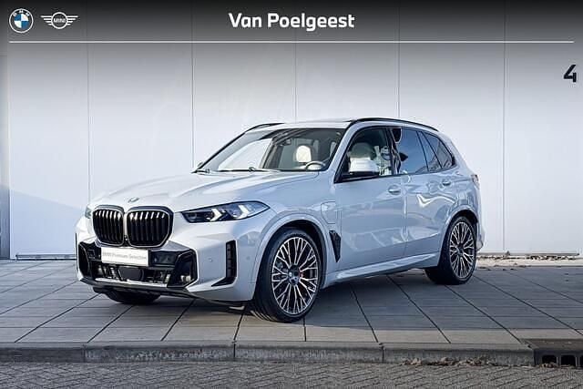 Brooklyn grau (c4p) Gebruikt 2025 BMW X5 M Sport SUV | € 99.900 (Eerlijke prijs) - Afbeelding 1/4
