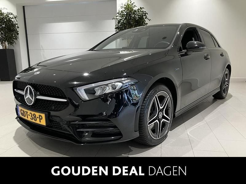 Zwart Gebruikt 2021 Mercedes A250 Business Hatchback | € 24.900 (Goede deal) - Afbeelding 1/4