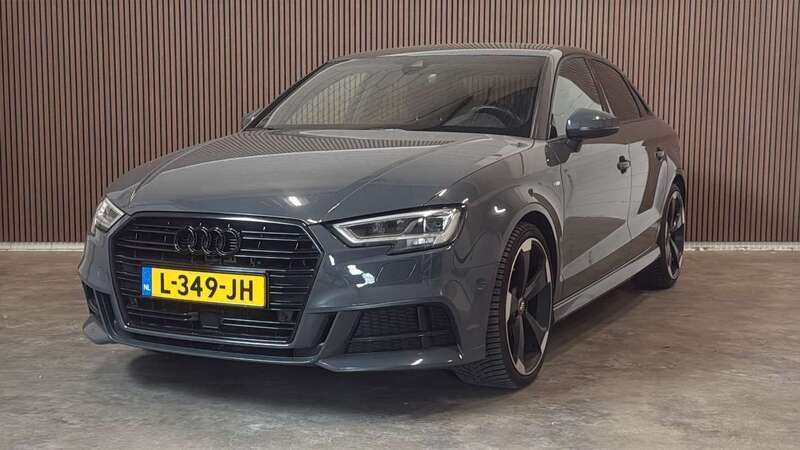 Grijs Gebruikt 2017 Audi A3 S-Line Sedan | € 15.890 (Iets duurder) - Afbeelding 1/4