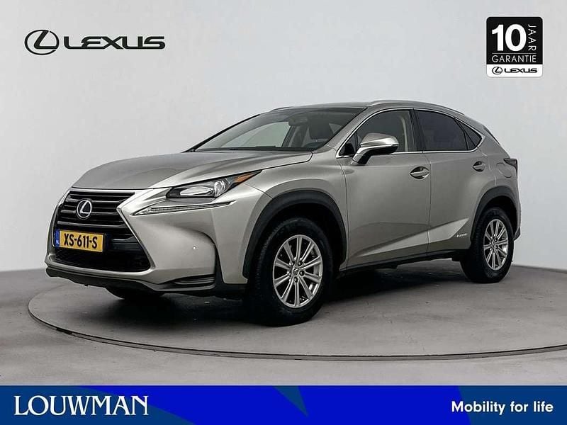 Grijs (metallic) Gebruikt 2016 Lexus NX300h Business Edition SUV | € 21.950 (Goede deal) - Afbeelding 1/3