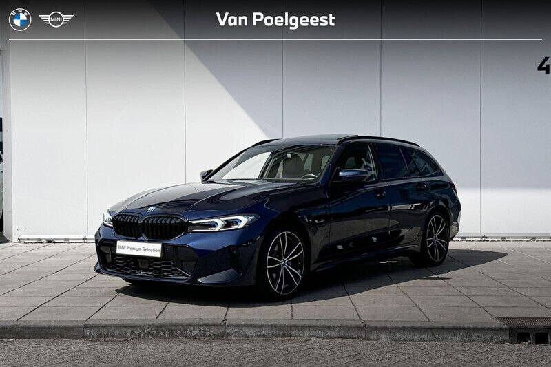 Blauw Gebruikt 2023 BMW 330e M Sport Stationwagen | € 43.900 (Super prijs) - Afbeelding 1/4