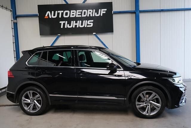 Occasion VW Tiguan R-line 150 PK (110 kW) 2022 Zwart (metallic) SUV