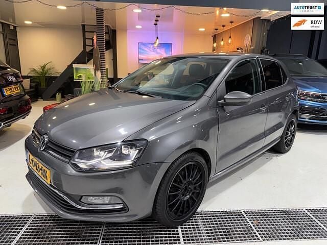 Grijs Gebruikt 2016 VW Polo Highline Hatchback | € 6.995 (Goede deal) - Afbeelding 1/4