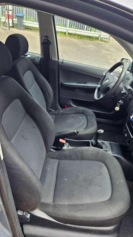 Grijs Gebruikt 2004 Skoda Fabia Ambiente Stationwagen | € 1.200 (Eerlijke prijs) - Afbeelding 1/4