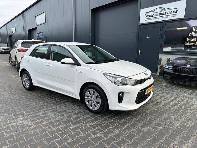 Wit Gebruikt 2017 Kia Rio Hatchback | € 5.950 (Goede deal) - Afbeelding 1/4