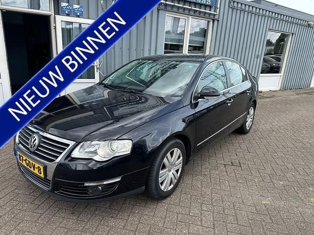 Zwart Gebruikt 2009 VW Passat Highline Sedan | € 1.990 (Super prijs) - Afbeelding 1/4
