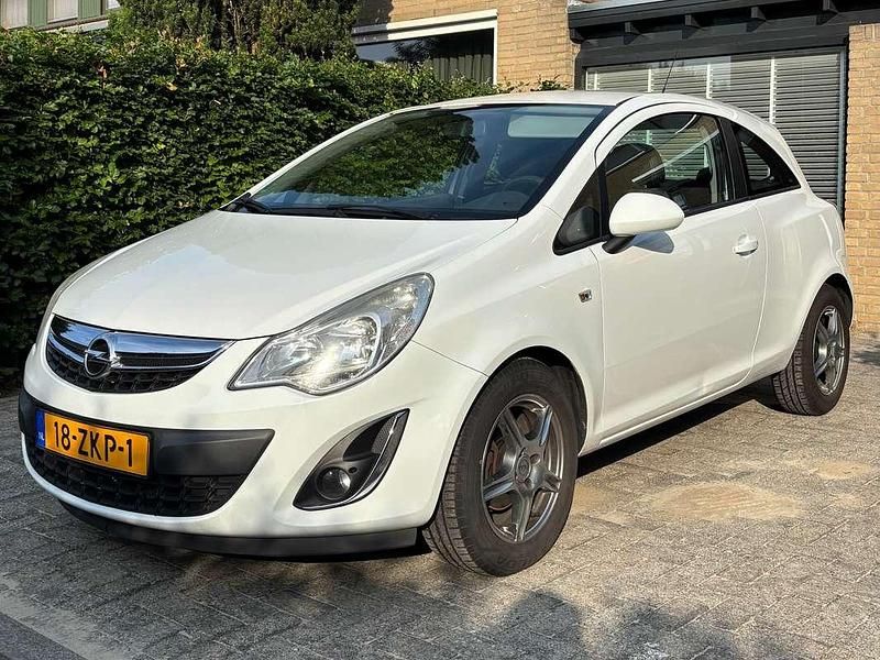 Wit Gebruikt 2012 Opel Corsa Edition Hatchback | € 3.390 (Eerlijke prijs) - Afbeelding 1/4