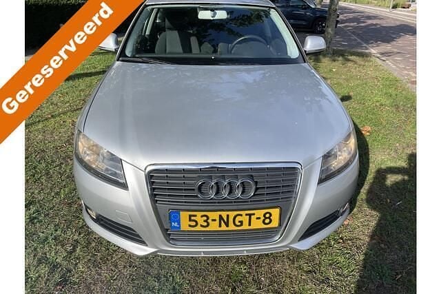 Grijs Gebruikt 2009 Audi A3 Sportback Attraction Hatchback | € 5.250 (Eerlijke prijs) - Afbeelding 1/4