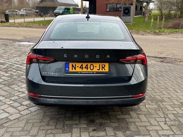 Occasion Skoda Octavia 110 PK (80 kW) 2021 Grijs Hatchback