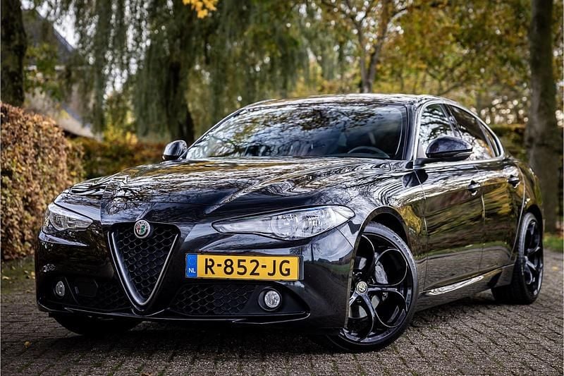 Zwart Gebruikt 2017 Alfa Romeo Giulia Sprint Sedan | € 23.850 (Iets duurder) - Afbeelding 1/4