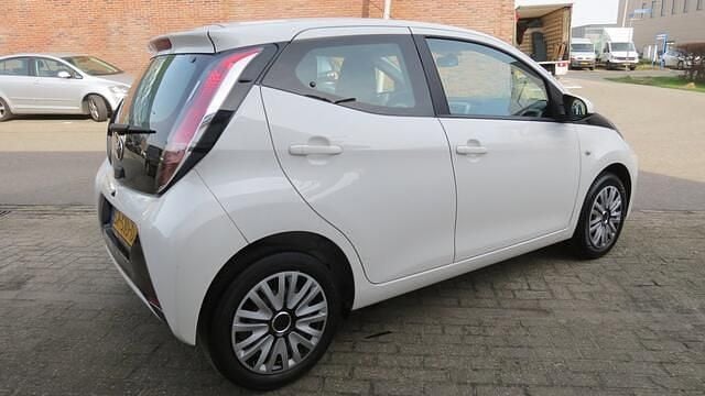 Occasion Toyota Aygo 69 PK (50 kW) 2018 Wit Hatchback