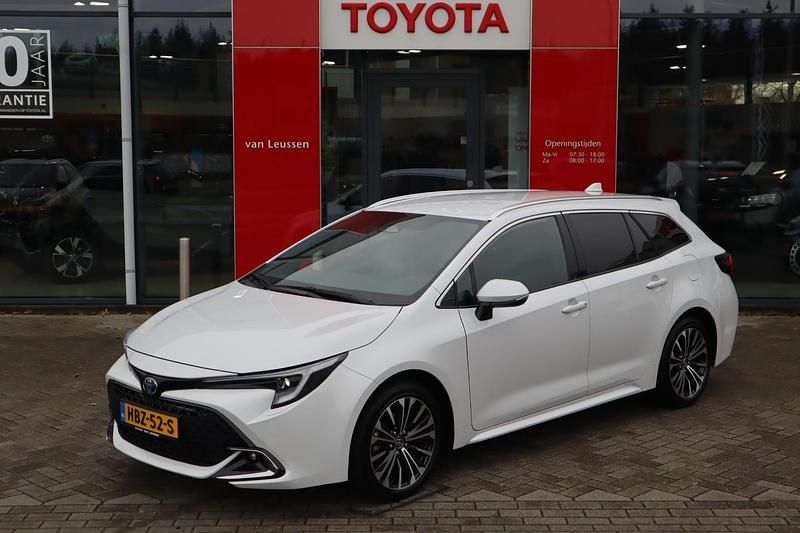 Wit Occasion 2024 Toyota Corolla Style Stationwagen | € 28.700 (Eerlijke prijs) - Afbeelding 1/4