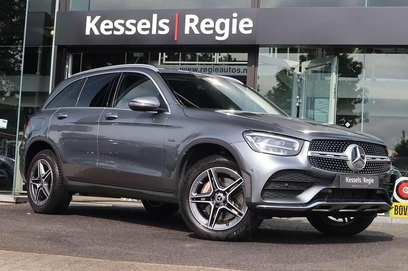 Grijs Gebruikt 2021 Mercedes GLC300e AMG SUV | € 41.950 (Eerlijke prijs) - Afbeelding 1/4