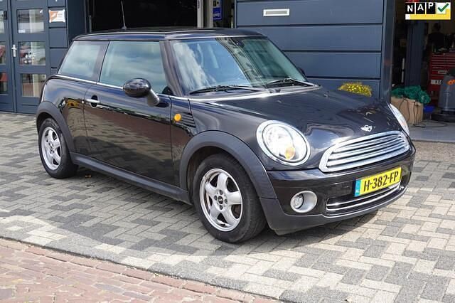 Zwart Gebruikt 2010 Mini Cooper Chili Hatchback | € 5.250 (Eerlijke prijs) - Afbeelding 1/4