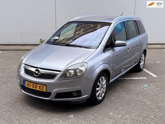 Grijs Gebruikt 2007 Opel Zafira Executive MPV | € 2.450 (Eerlijke prijs) - Afbeelding 1/4