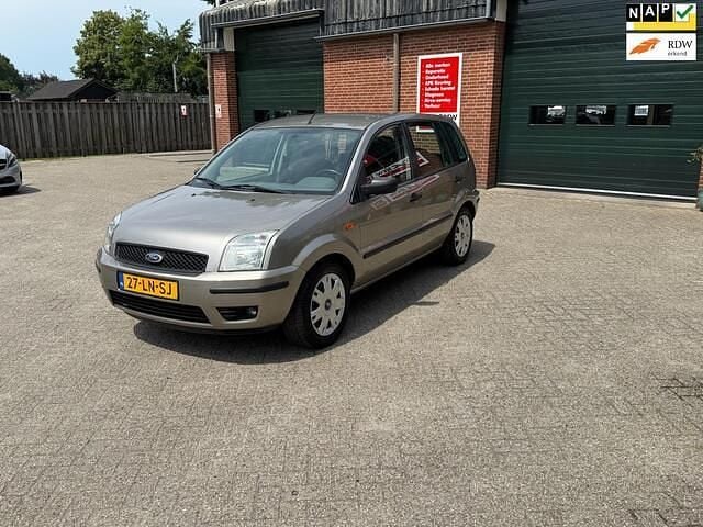 Grijs Gebruikt 2003 Ford Fusion MPV | € 2.950 (Eerlijke prijs) - Afbeelding 1/4