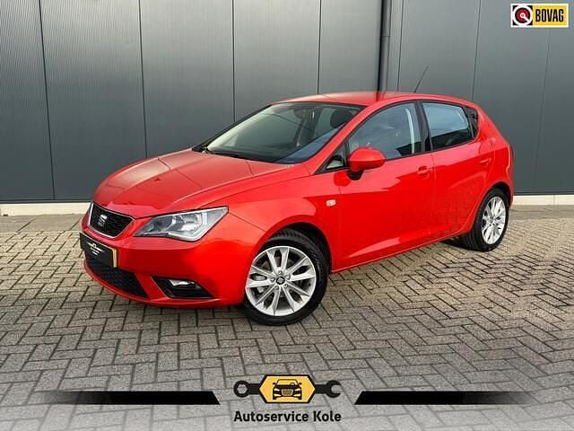 Rood (metallic) Occasion 2016 Seat Ibiza CONNECT Hatchback | € 8.740 (Eerlijke prijs) - Afbeelding 1/4