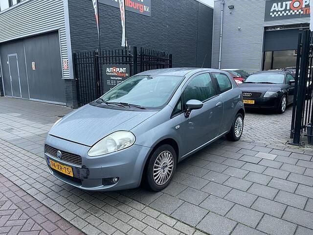 Grijs Gebruikt 2007 Fiat Grande Punto Dynamic Hatchback | € 499 (Eerlijke prijs) - Afbeelding 1/4