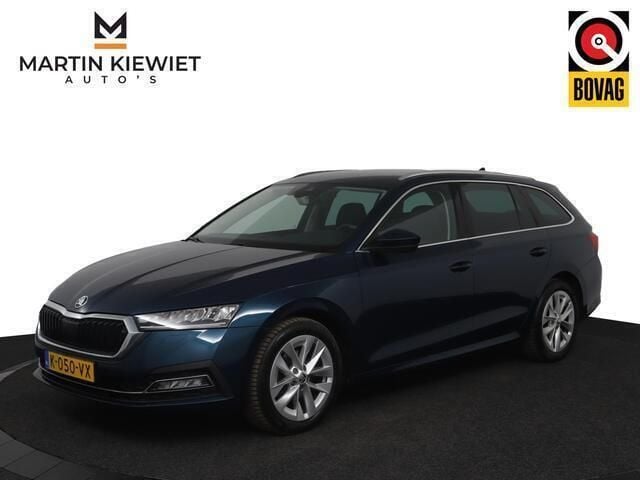 Blauw, metallic lak Gebruikt 2021 Skoda Octavia Style Stationwagen | € 13.950 (Goede deal) - Afbeelding 1/4