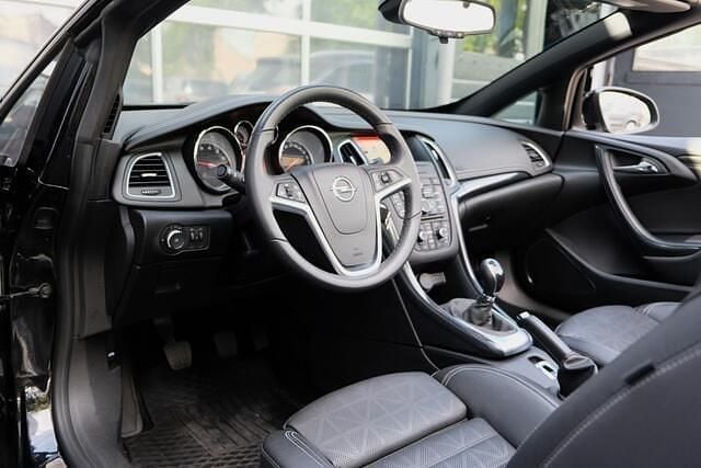 Occasion Opel Cascada Edition 140 PK (102 kW) 2017 Zwart Cabriolet