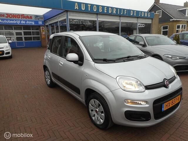 Grijs (metallic) Gebruikt 2015 Fiat Panda Lounge Hatchback | € 9.245 (Duur) - Afbeelding 1/4