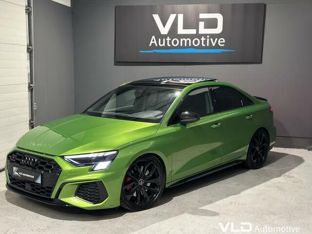 Groen, metallic lak Gebruikt 2021 Audi S3 Exclusive Sedan | € 58.995 - Afbeelding 1/4