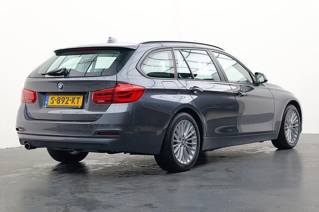 Occasion BMW 318 Executive 136 PK (100 kW) 2018 Grijs Stationwagen