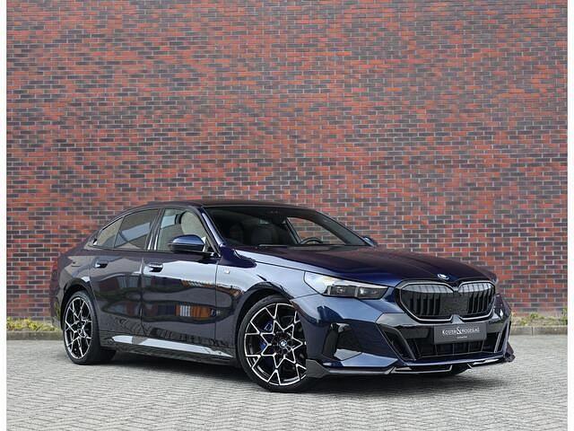 Blauw Gebruikt 2024 BMW 550e M Performance Sedan | € 78.950 - Afbeelding 1/4