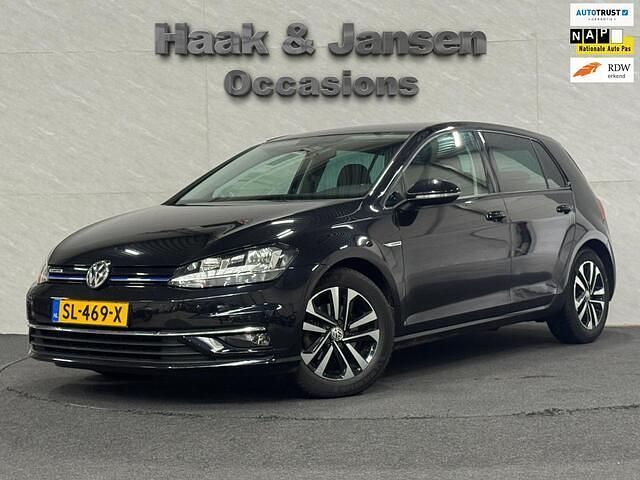 Zwart Occasion 2018 VW Golf VII Highline Hatchback | € 15.995 (Goede deal) - Afbeelding 1/4