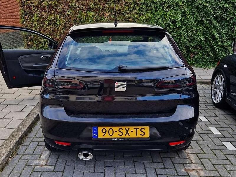 Zwart Gebruikt 2006 Seat Ibiza Hatchback | € 2.000 (Iets duurder) - Afbeelding 1/4