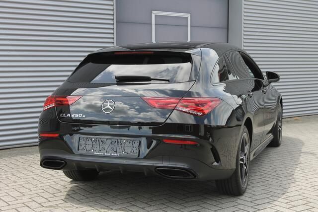 Occasion Mercedes CLA250 Shooting Brake AMG line 160 PK (117 kW) 2021 Zwart, metallic lak Stationwagen