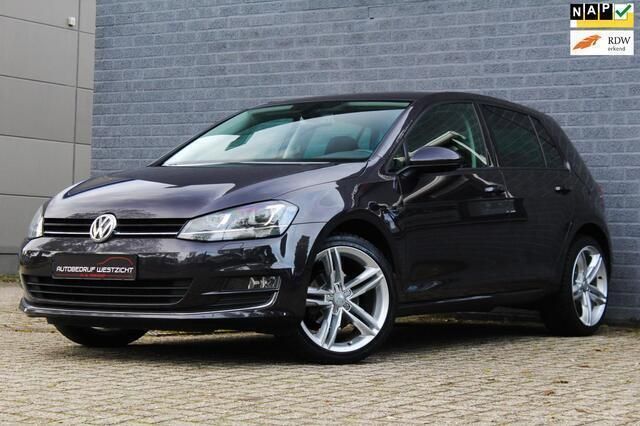Paars Gebruikt 2015 VW Golf VII LOUNGE Hatchback | € 13.950 (Iets duurder) - Afbeelding 1/4