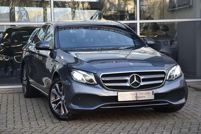 Grijs Gebruikt 2016 Mercedes E350 Edition Sedan | € 19.450 (Super prijs) - Afbeelding 1/4
