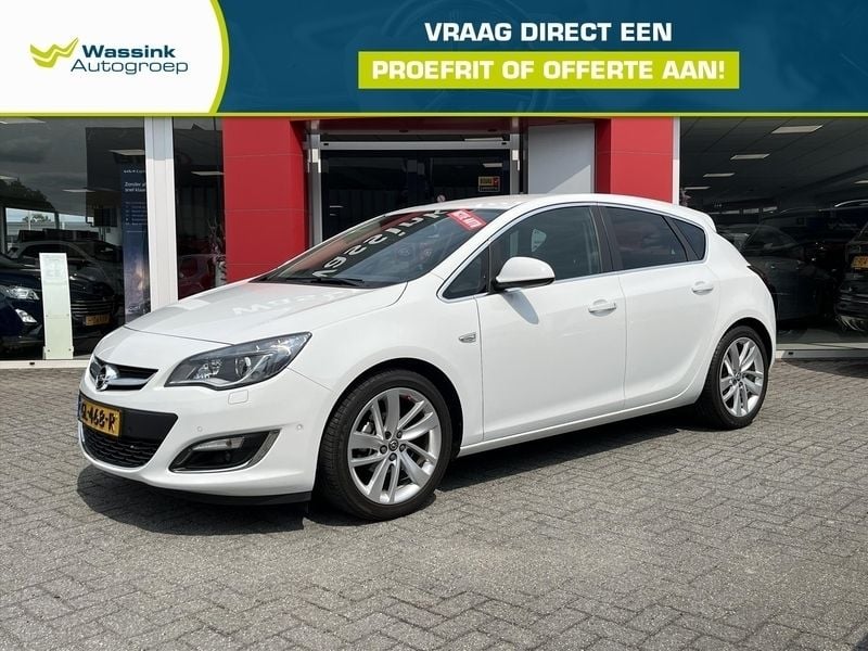Wit Gebruikt 2015 Opel Astra Cosmo Hatchback | € 14.935 (Eerlijke prijs) - Afbeelding 1/4