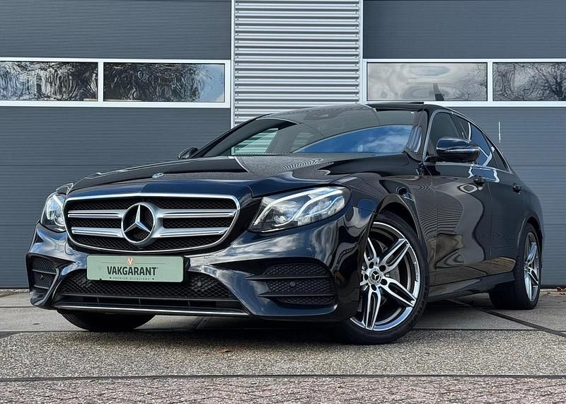 Zwart Gebruikt 2019 Mercedes E200 Premium Plus Sedan | € 31.950 (Eerlijke prijs) - Afbeelding 1/4