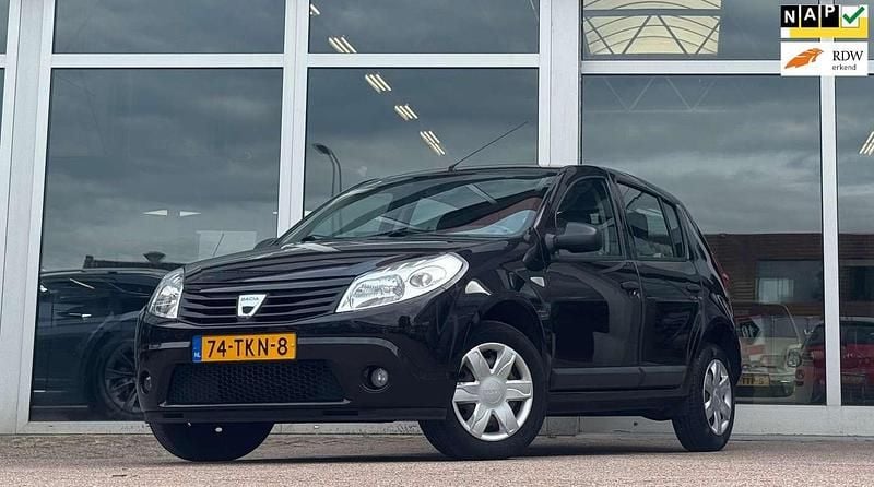 Zwart Gebruikt 2012 Dacia Sandero Hatchback | € 3.194 (Eerlijke prijs) - Afbeelding 1/3