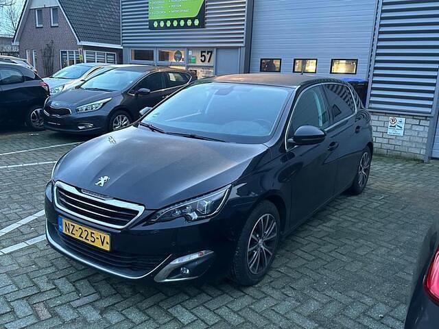 Occasion Peugeot 308 Allure 110 PK (80 kW) 2017 Zwart (metallic) Hatchback