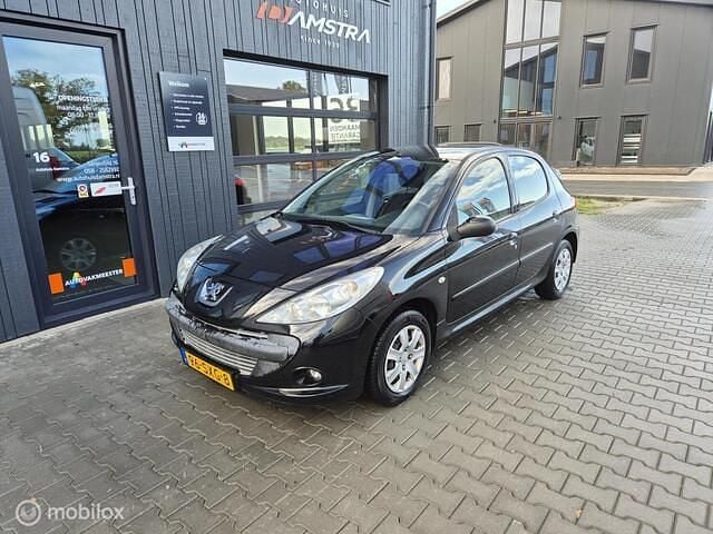 Zwart Gebruikt 2012 Peugeot 206+ Hatchback | € 2.250 (Goede deal) - Afbeelding 1/4