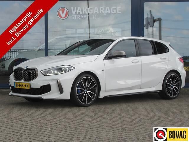Wit Occasion 2020 BMW M135 Executive Hatchback | € 35.950 (Eerlijke prijs) - Afbeelding 1/4