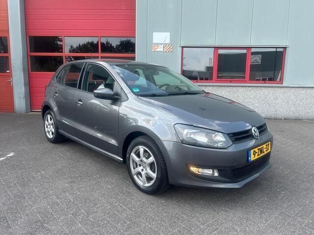 Grijs Gebruikt 2014 VW Polo Highline Hatchback | € 7.250 (Eerlijke prijs) - Afbeelding 1/4